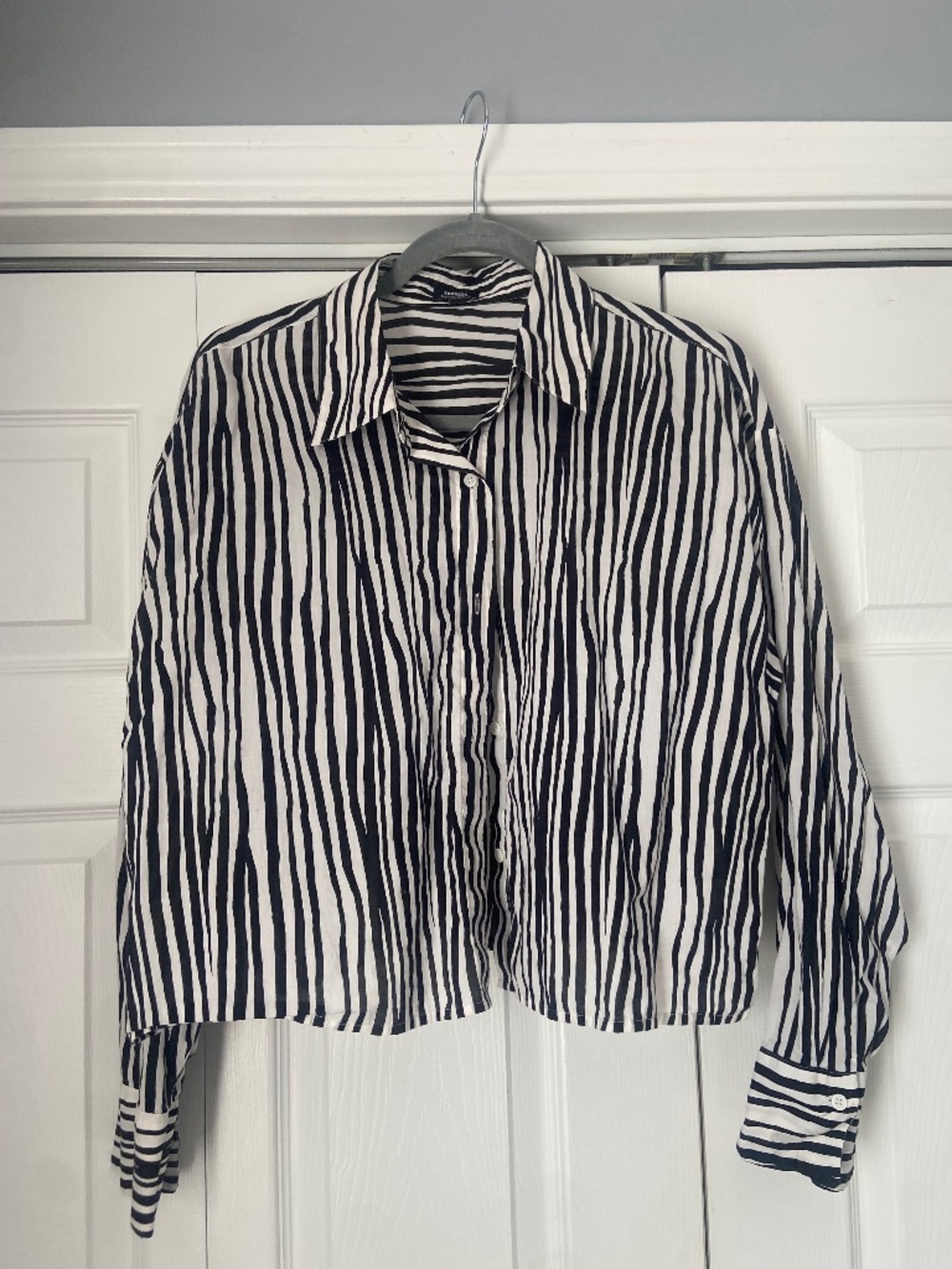 Express Zebra-Print Cropped Button Down